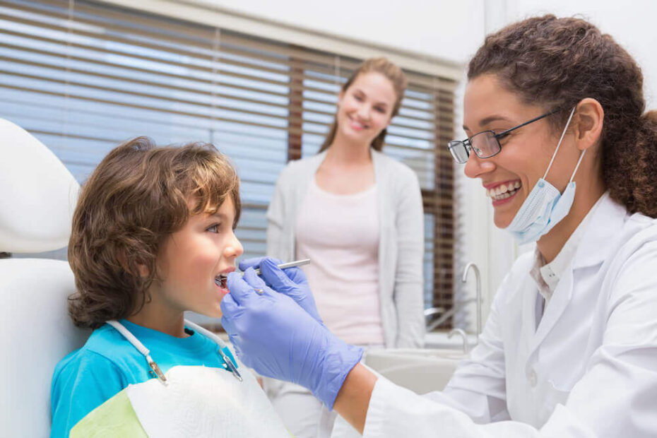 an-emergency-dentist-in-kapolei-with-a-happy-child